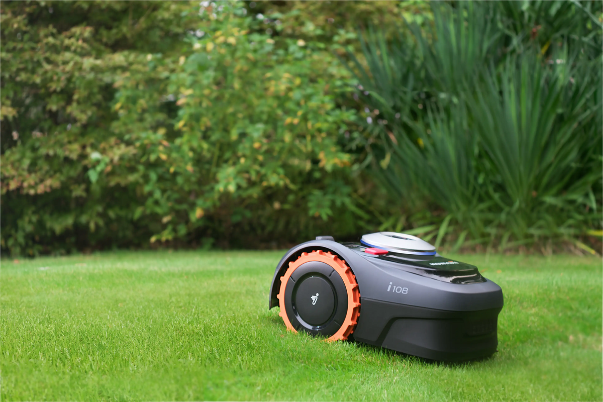 Robotic Lawn Mower for Lawns Up to 800m², Wire-Free Installation, AI Vision Navigation
