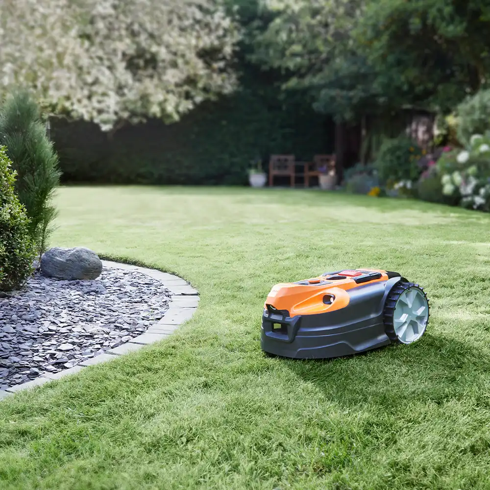 Wire-Free Robotic Lawn Mower for Gardens Up to 800m² with Optical Vision Navigation & Auto-Charging Dock